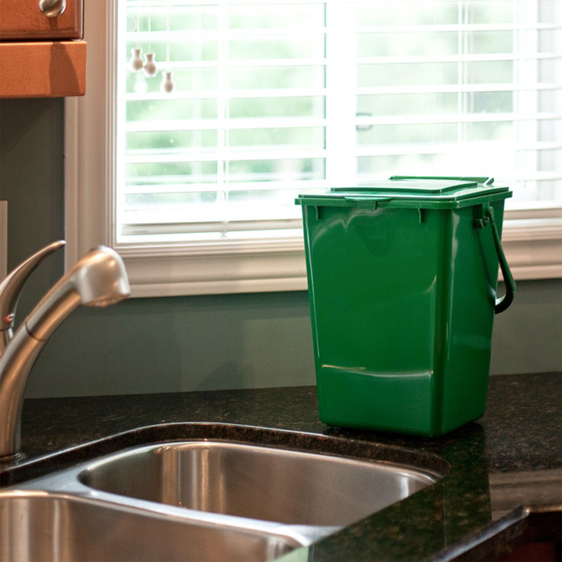 9l Kitchen Composter Bin on kitchen counter near sink